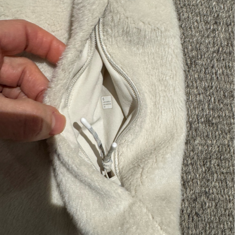 lululemon athletica Cream Vest - Picture 7 of 8